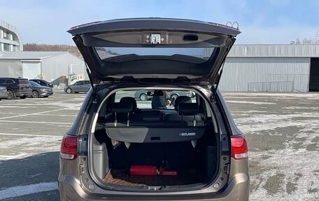 Mitsubishi Outlander III рестайлинг 3, 2022 год, 1 800 000 рублей, 13 фотография