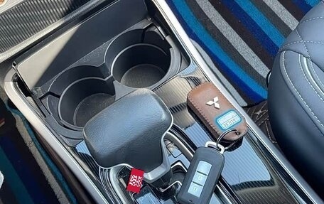 Mitsubishi Outlander III рестайлинг 3, 2022 год, 1 800 000 рублей, 30 фотография