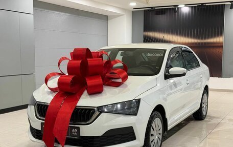 Skoda Rapid II, 2021 год, 1 645 000 рублей, 1 фотография