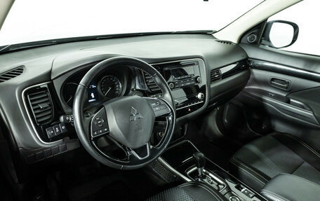 Mitsubishi Outlander III рестайлинг 3, 2021 год, 2 799 700 рублей, 11 фотография