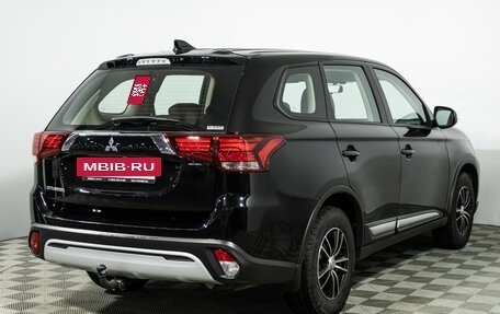 Mitsubishi Outlander III рестайлинг 3, 2021 год, 2 799 700 рублей, 5 фотография