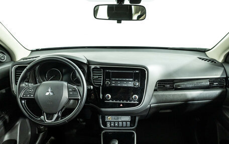 Mitsubishi Outlander III рестайлинг 3, 2021 год, 2 799 700 рублей, 13 фотография