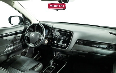 Mitsubishi Outlander III рестайлинг 3, 2021 год, 2 799 700 рублей, 9 фотография