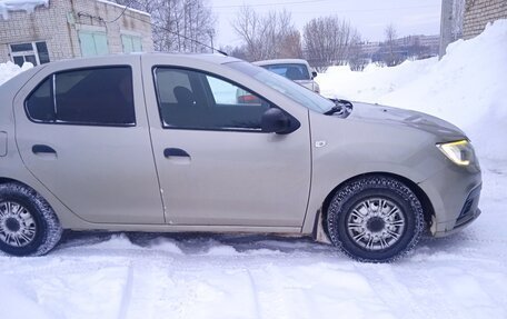 Renault Logan II, 2019 год, 600 000 рублей, 5 фотография