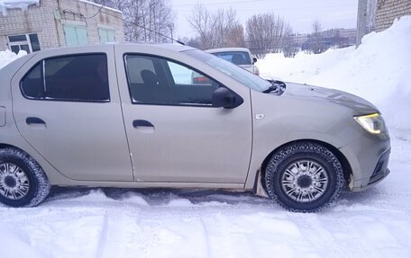 Renault Logan II, 2019 год, 600 000 рублей, 9 фотография