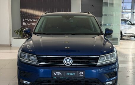Volkswagen Tiguan II, 2020 год, 2 375 000 рублей, 2 фотография