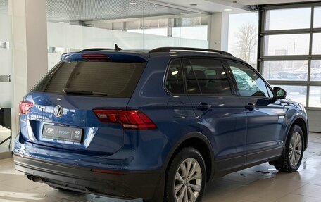 Volkswagen Tiguan II, 2020 год, 2 375 000 рублей, 6 фотография