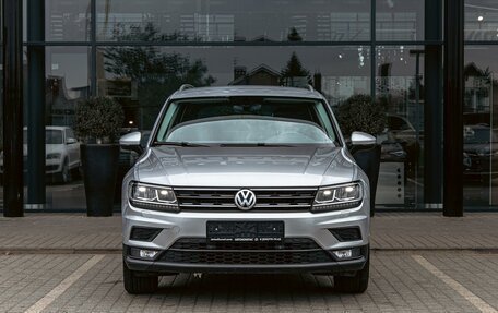 Volkswagen Tiguan II, 2019 год, 2 095 000 рублей, 2 фотография