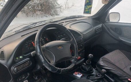 Chevrolet Niva I рестайлинг, 2004 год, 200 000 рублей, 8 фотография