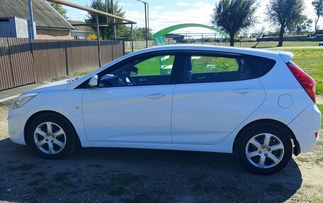 Hyundai Solaris II рестайлинг, 2013 год, 900 000 рублей, 5 фотография