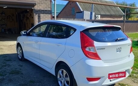 Hyundai Solaris II рестайлинг, 2013 год, 900 000 рублей, 4 фотография