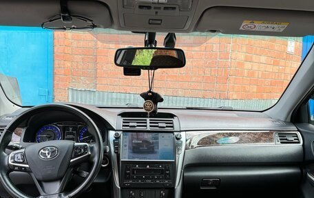 Toyota Camry, 2017 год, 2 390 000 рублей, 4 фотография