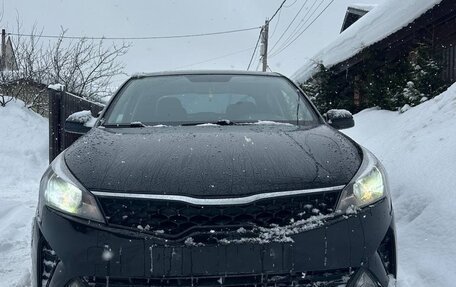 KIA Rio IV, 2021 год, 1 200 000 рублей, 2 фотография