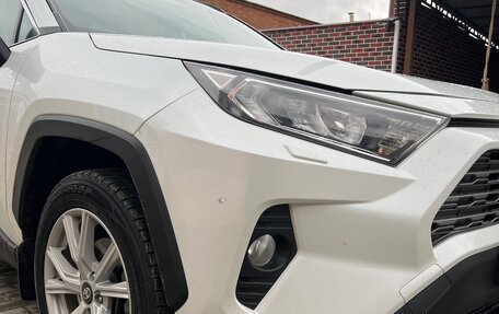 Toyota RAV4, 2019 год, 2 800 000 рублей, 2 фотография