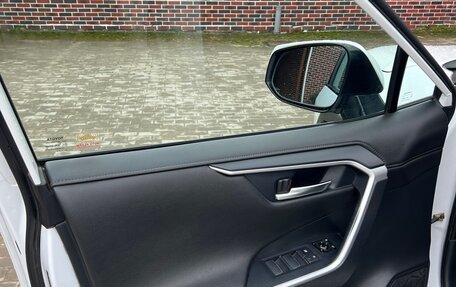 Toyota RAV4, 2019 год, 2 800 000 рублей, 10 фотография
