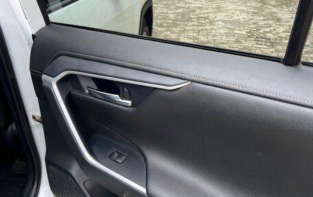 Toyota RAV4, 2019 год, 2 800 000 рублей, 20 фотография