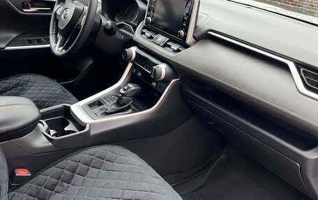 Toyota RAV4, 2019 год, 2 800 000 рублей, 18 фотография