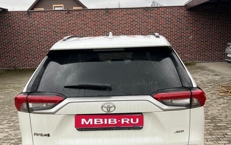 Toyota RAV4, 2019 год, 2 800 000 рублей, 7 фотография