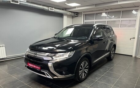 Mitsubishi Outlander III рестайлинг 3, 2019 год, 2 100 000 рублей, 1 фотография