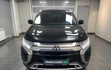 Mitsubishi Outlander III рестайлинг 3, 2019 год, 2 100 000 рублей, 2 фотография