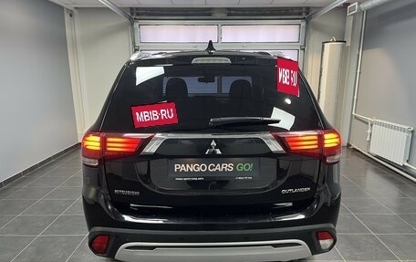 Mitsubishi Outlander III рестайлинг 3, 2019 год, 2 100 000 рублей, 5 фотография