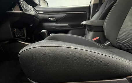 Mitsubishi Outlander III рестайлинг 3, 2019 год, 2 100 000 рублей, 9 фотография