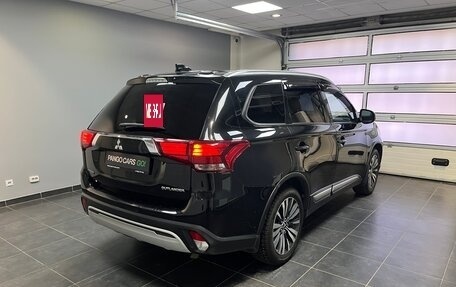 Mitsubishi Outlander III рестайлинг 3, 2019 год, 2 100 000 рублей, 6 фотография