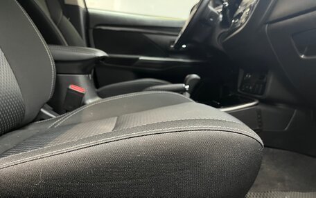 Mitsubishi Outlander III рестайлинг 3, 2019 год, 2 100 000 рублей, 19 фотография