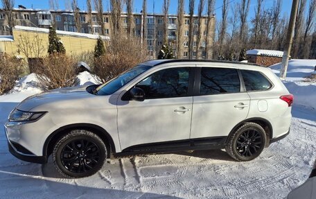 Mitsubishi Outlander III рестайлинг 3, 2020 год, 2 600 000 рублей, 1 фотография