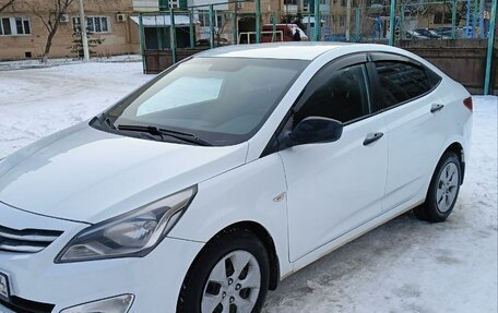Hyundai Solaris II рестайлинг, 2015 год, 1 100 000 рублей, 4 фотография