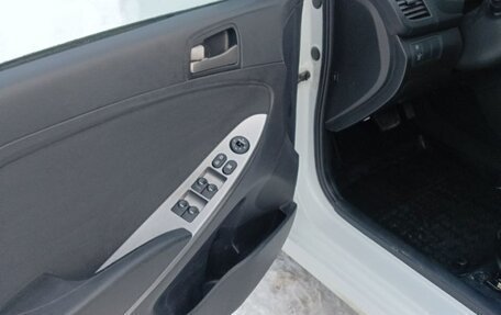 Hyundai Solaris II рестайлинг, 2015 год, 1 100 000 рублей, 16 фотография