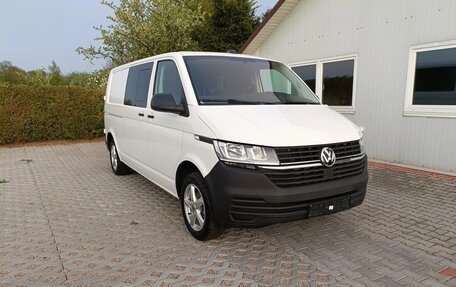 Volkswagen Transporter T6 рестайлинг, 2022 год, 2 800 000 рублей, 5 фотография