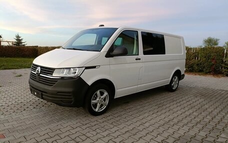 Volkswagen Transporter T6 рестайлинг, 2022 год, 2 800 000 рублей, 3 фотография