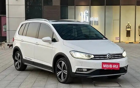 Volkswagen Touran III, 2023 год, 1 590 002 рублей, 3 фотография