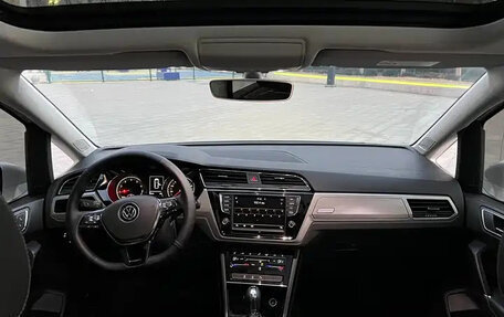 Volkswagen Touran III, 2023 год, 1 590 002 рублей, 10 фотография