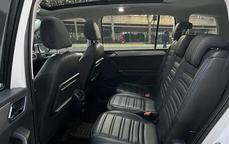 Volkswagen Touran III, 2023 год, 1 590 002 рублей, 14 фотография