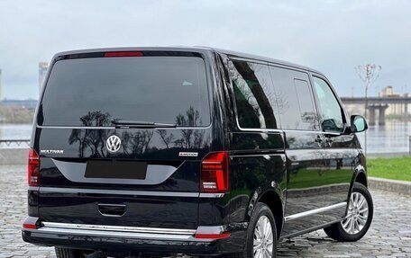 Volkswagen Multivan T6 рестайлинг, 2022 год, 4 400 000 рублей, 4 фотография