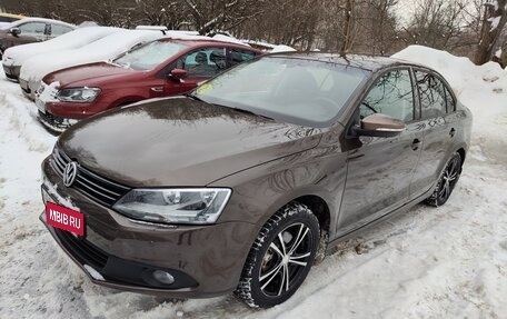 Volkswagen Jetta VI, 2011 год, 799 000 рублей, 3 фотография