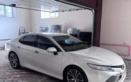 Toyota Camry, 2018 год, 2 700 000 рублей, 2 фотография