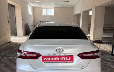 Toyota Camry, 2018 год, 2 700 000 рублей, 8 фотография