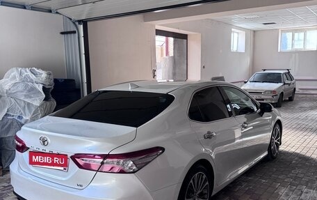 Toyota Camry, 2018 год, 2 700 000 рублей, 4 фотография