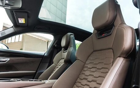 Audi RS e-tron GT, 2021 год, 15 000 000 рублей, 9 фотография