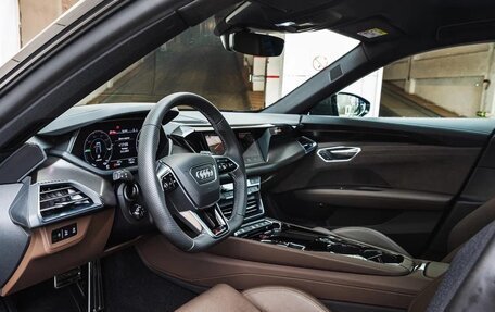 Audi RS e-tron GT, 2021 год, 15 000 000 рублей, 6 фотография