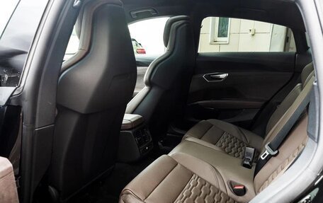 Audi RS e-tron GT, 2021 год, 15 000 000 рублей, 10 фотография