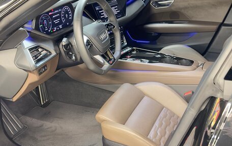 Audi RS e-tron GT, 2021 год, 15 000 000 рублей, 16 фотография