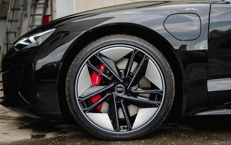 Audi RS e-tron GT, 2021 год, 15 000 000 рублей, 12 фотография