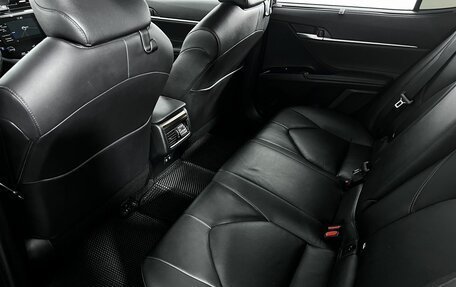 Toyota Camry, 2020 год, 3 050 000 рублей, 10 фотография