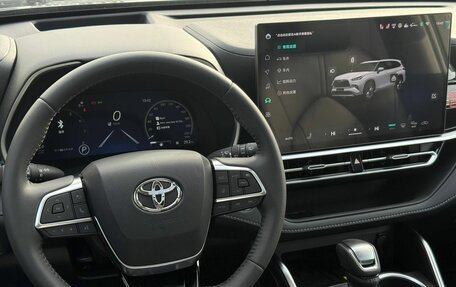 Toyota Highlander, 2025 год, 5 350 000 рублей, 28 фотография