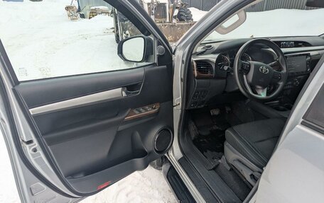 Toyota Hilux VIII, 2022 год, 5 300 000 рублей, 10 фотография