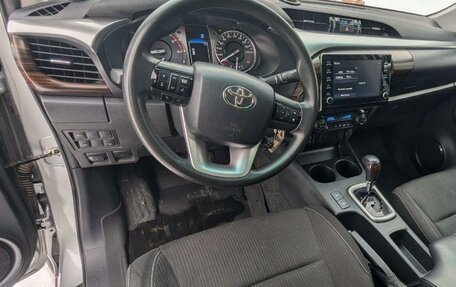 Toyota Hilux VIII, 2022 год, 5 300 000 рублей, 11 фотография